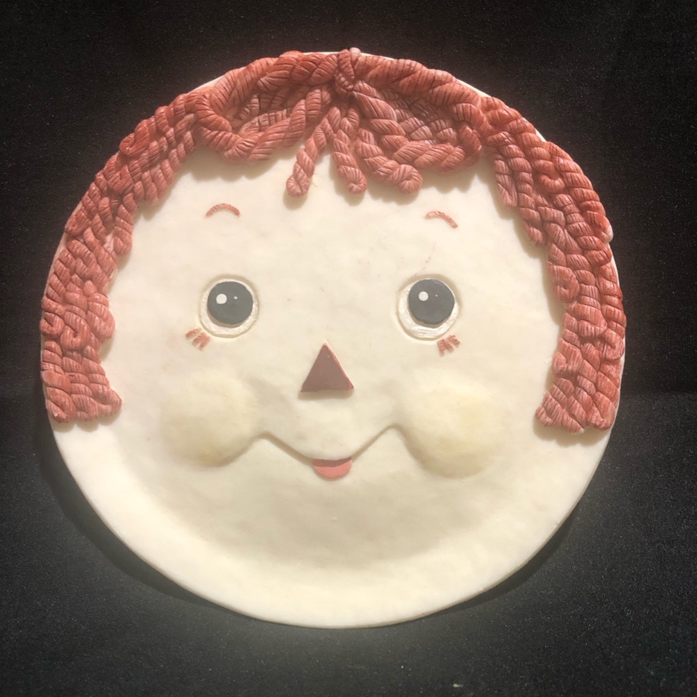 VINTAGE RAGGEDY ANN RESIN ROUND FACE DISH